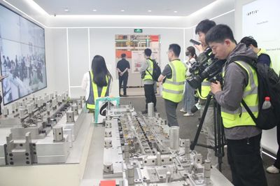 60余名央媒市媒記者探訪嘉定，聚焦“嘉定智造”人工智能應(yīng)用軟件開發(fā)新圖景